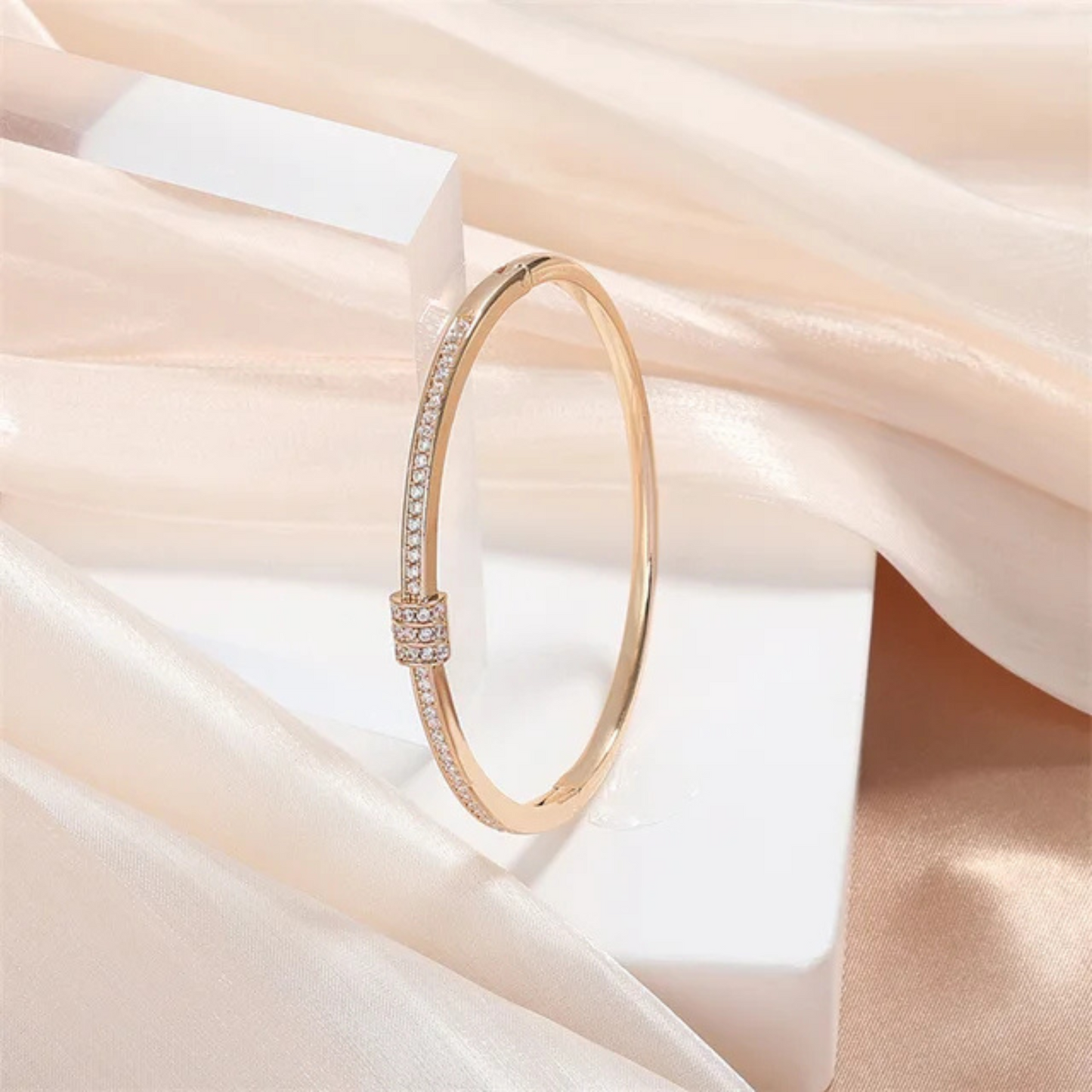 Bracelet en acier inoxydable et zircon pour femme – Or classique à porter au quotidien